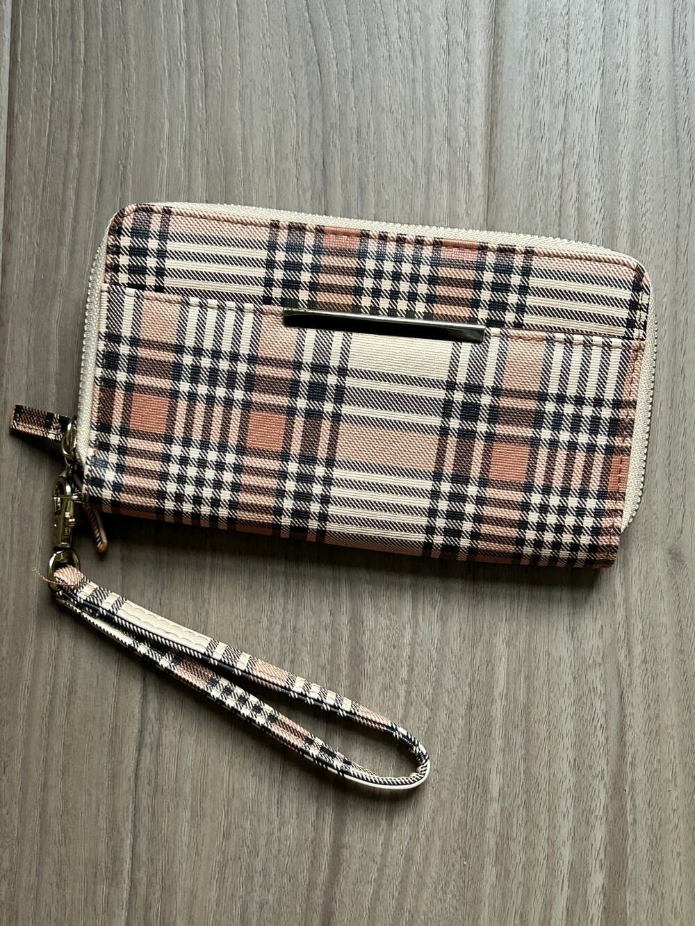 Mundi NWOT Fall Plaid Zip Around Organization Wallet with Wrist Strap